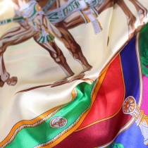Zijden sjaal paardenmotief kleurrijk