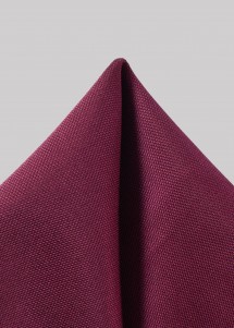 Bordeauxrode pochette met een fijn gestippelde