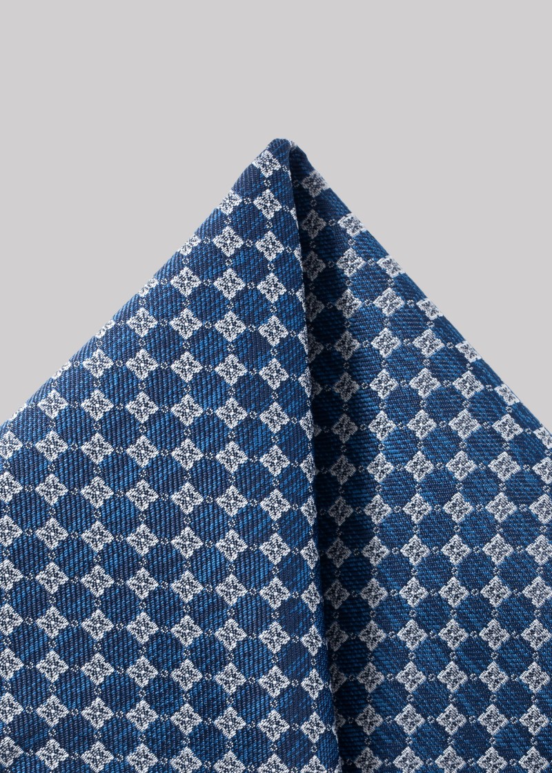 Blauwe zakdoek met zilveren ruitpatroon