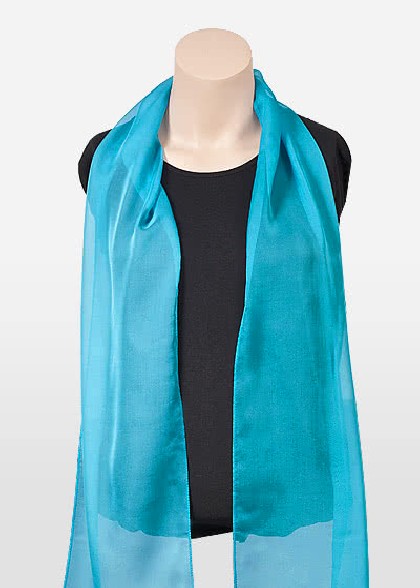 Chiffon Sjaal aus dem gleichen Stoff und Farbe