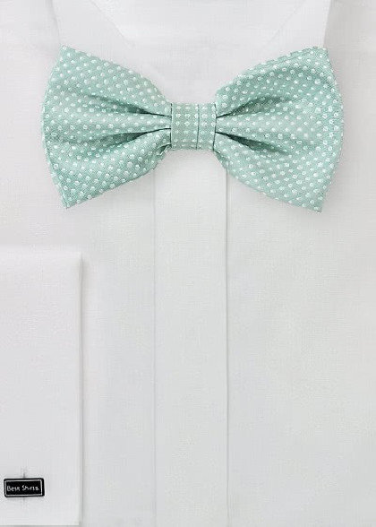 Vlinderdas aus dem gleichen Stoff und Farbe