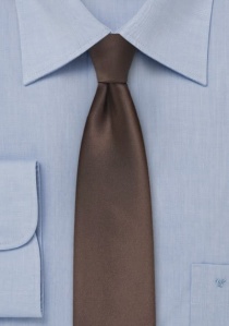 Effen donkerbruine smal gevormde stropdas